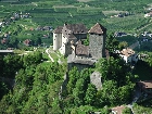 mostrare galleria Schloss Tirol Luftaufnahme.jpg.