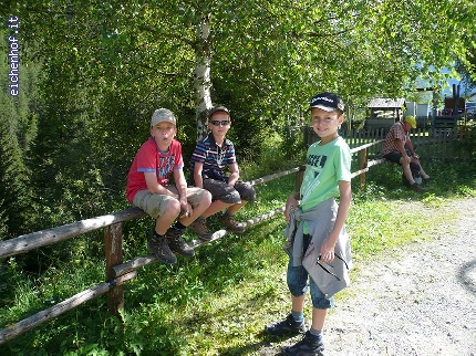 http://www.eichenhof.it/bildergalerie/cache/vs_Wanderungen%202013%20escursioni_P1040310.jpg