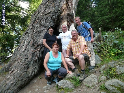 http://www.eichenhof.it/bildergalerie/cache/vs_Wanderungen%202013%20escursioni_Wanderung-2013-015.jpg