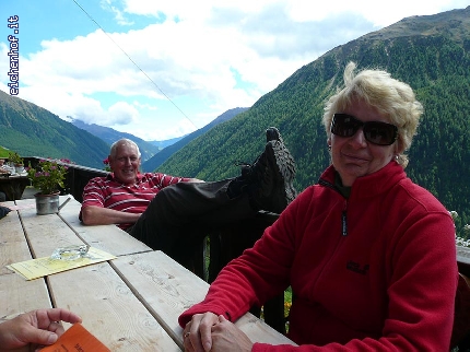 http://www.eichenhof.it/bildergalerie/cache/vs_Wanderungen%202013%20escursioni_Wanderung-2013-018.jpg