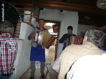 http://www.eichenhof.it/bildergalerie/cache/vs_Wanderungen%202013%20escursioni_Wanderung-2013-056.jpg