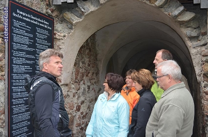 http://www.eichenhof.it/bildergalerie/cache/vs_Wanderungen%202013%20escursioni_Wanderung-Schnalstal-Mai-2013-012.jpg