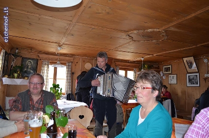 http://www.eichenhof.it/bildergalerie/cache/vs_Wanderungen%202013%20escursioni_Wanderung-Schnalstal-Mai-2013-119.jpg
